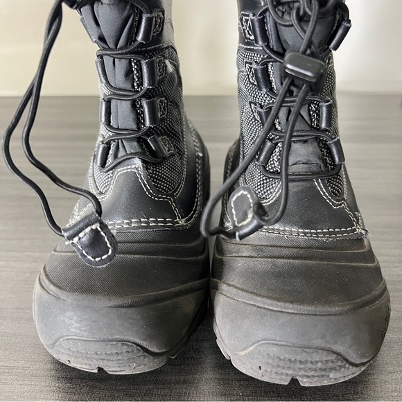 The North Face Unisex Kid's Alpenglow IV Insulated Snow Boots Black Size 13 - Picture 4 of 8